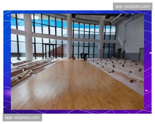 适应性训练开放日，各国选手对比赛场馆地板材质表示满意