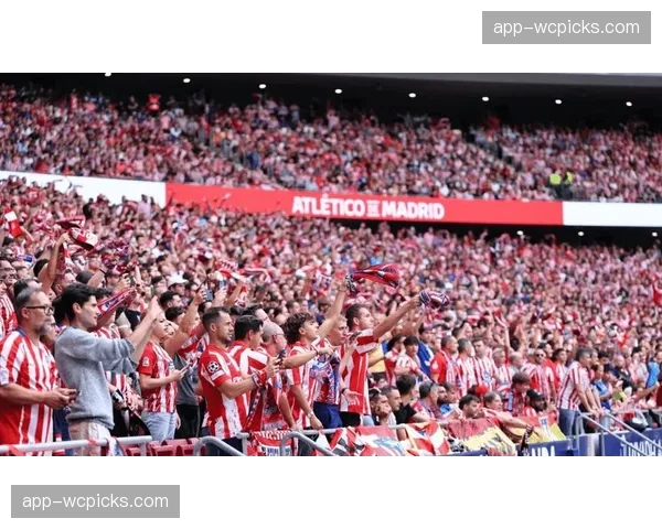 马竞主场球迷高唱助威歌曲，三连败中不离不弃